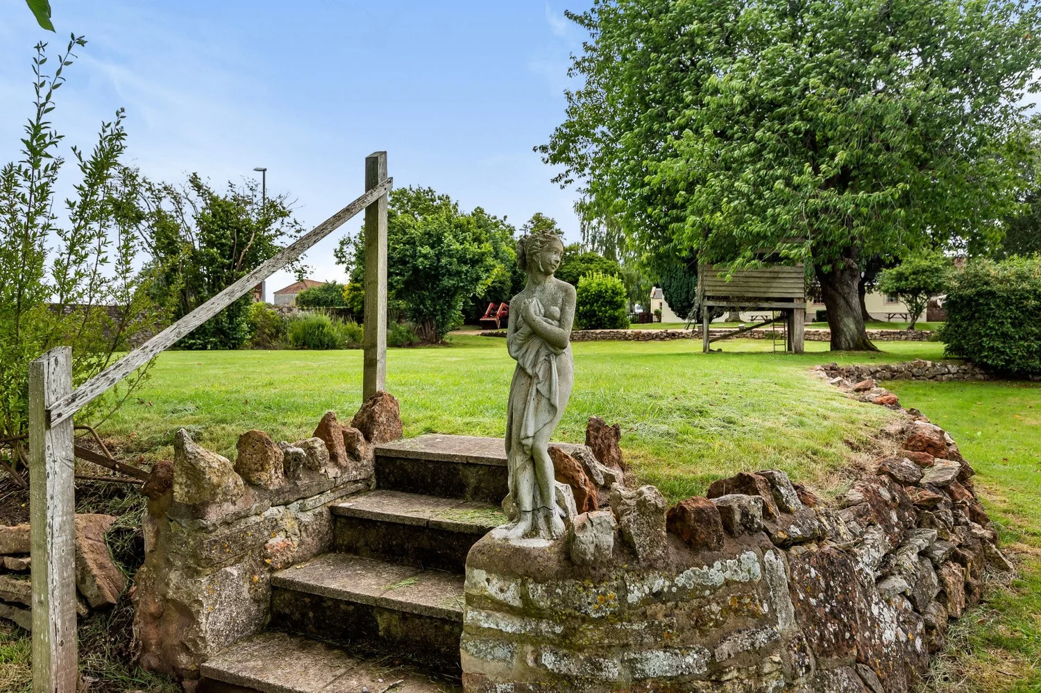 Estate Gardens