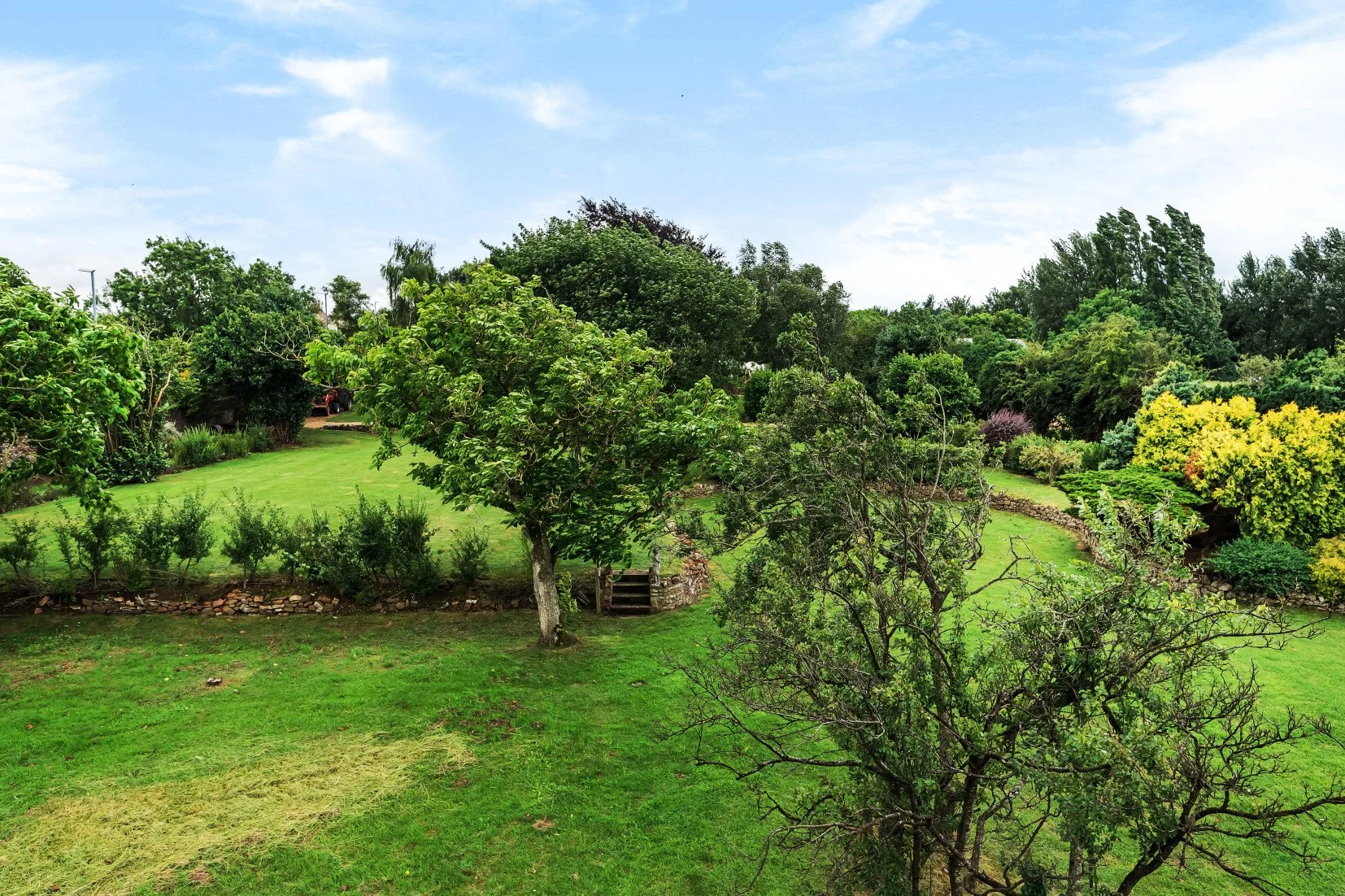 Lawned Gardens